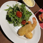 マルゴセカンド - 海老フライとグリーンサラダ