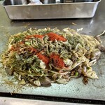 はよし - スジ ソバ焼
青海苔・粉鰹・一味唐辛子をかけて