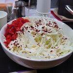 コールスローダブル（100円）に福神漬け、らっきょうを入れた。