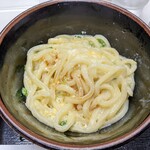 六車 - 釜玉うどんの醤油は混ぜてから最後に入れる