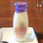 カフェスロー - 想いやり生乳 小瓶(600円)