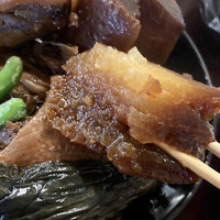 よし梅 人形町本店 - ダイコンに箸を挿すとホロリッと柔らかに砕ける