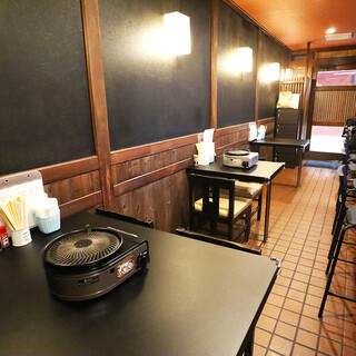 お気軽に楽しめるアットホームな店内