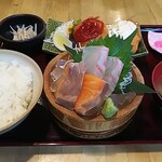 Shin Oosaka Kaisen Shokudou Ouesuto - 日替わり定食　真鯛とサーモン