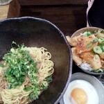 楽 - 汁なし担々麺ほか