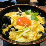 軍鶏屋本店 - 炭火鷄焼たっぷり親子丼(スープ付)580円