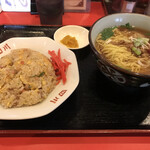 Chuugokuryouri Shisen - ランチ　台湾ラーメン＋炒飯＋漬物