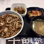 吉野家 - 牛丼(並)
            肉だく(牛小鉢)
            Cキムチ・味噌汁セット