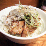 ねいろ屋 - 炙りちゃーしゅー飯(200円)