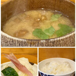 Hisamoto - なめこと豆腐に三つ葉のお味噌汁、熱々です！
                        炊きたて艶々ご飯がすごく美味しい！
                        お漬物は白菜漬けと胡瓜糠漬けに茗荷酢漬けです♪