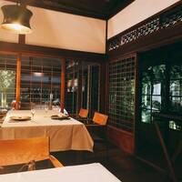 タケル クインディチ(LOQUAT) 西伊豆 - 宿泊客用のテーブルは一応あるものの・・