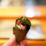 天寿し - 海ぶどう入り鉄火巻き