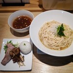 AOGUIRI - 超香茸醤油つけ麺(ミニライスボール付)@1000(コインパーキング利用で￥100キャッシュバック)