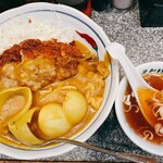 平和軒 - カツカレーライス（スープ付き）1000円