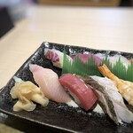 Hakata Tarou Sushi - ＊鮪・鰆・鯛(2貫）・海老・鰹・何でしょ。