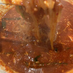 Karamenya Karatora - トマト辛麺の鬼辛の麺アップ