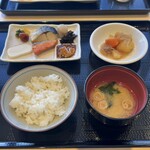 Koshinaka Ajidokoro Mahoroba - 朝食(\1,500)（和食中心盛り付け例）