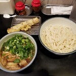 Nikujiru Udon Okumura - 全体図。