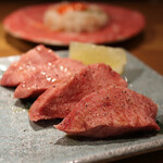 Taishuu Yakiniku Horumon Tenyou - 極厚タンもと(1,538円)