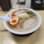 麺屋 ようすけ - ラーメン並に味玉と背脂トッピング