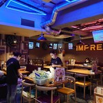 Toushouki - ダイニングバーのような、派手な店内