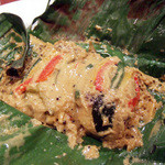 ガネーシュ - 2013春を味わうコース(4000円)のお魚料理：桜鯛 バナナの葉包み焼き