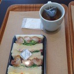 サンドッグイン　神戸屋 - 鶏ローストのサンドウィッチ
