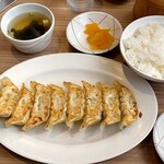 宇都宮餃子館 - 8種食べ比べセット　860円