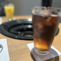 柳橋焼にく わにく - 黒烏龍茶とオレンジジュース