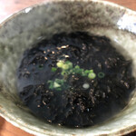 ラーメン イッケン - 塩気強目の黒バラ海苔浮かぶ魚介スープ！油そばに絶妙！