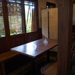 ぱーらー願寿屋 - 店内（テーブル席）