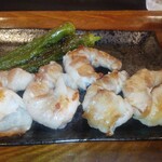 Semberokicchimmiyoshi - 海老に豚肉を巻いて焼いたもの。あ〜っ、ししとうも焼き過ぎすな