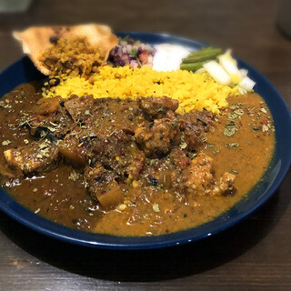 Aa Beru Kare - 2種あいがけ チキンカレー 秋刀魚と冬瓜のマサラ