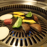 焼肉まんしゅう - 焼き野菜も食べてっと！