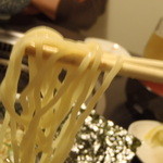 焼肉まんしゅう - 麵、持ち上げ