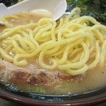 らあめん寸八 - 珍しく麺は極太、チャーシューは厚め