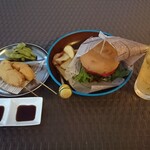 SUNNY・PLUS - 料理写真:串揚げ さつまいも・串揚げ 豚ロース・ハンバーガー(ポテト付き)・ジンジャーエール