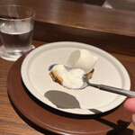 アカ - 京都の無花果をキャラメリゼ　山羊のミルクのアイス