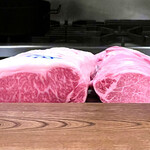 アカ - 左・松阪牛のサーロイン 右・熊本産フィレ