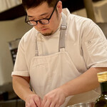 パルコ フィエラ - 中條シェフは、見るからに料理大好きな方。お話をお聞きすると料理が好きすぎて寝る暇もないと仰る、拘りの料理人。イタリアンとは断言できない料理はフュージョンなのだろう。