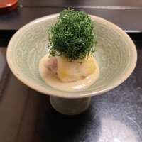 たか田八祥 - 先付け　無花果 胡麻ソース 荏胡麻の葉