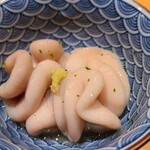 鮨 さかい - ①鱈の白子(北海道根室産)、土佐酢、削りカボス皮
      淡い桃白色の白子、円やかなコクと旨み、スッキリとした口当たり、サッパリとした後味♪
      お見事です！