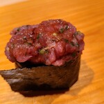 鮨 さかい - ⑲ネギトロ軍艦
      中トロに刻んだ芽葱を合わせて、本鮪の脂の旨みを感じつつも、すっきりとした後味に仕上げてあります。