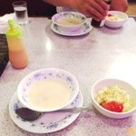 ステーキハウス８８ 辻本店 - ポタージュスープ、サラダ