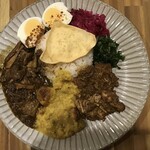 肉とワインとクラフトビール アンカーグラウンド - 〆のカレー（＝ワンプレートのスリランカカレー）