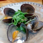 新菜しもん - 沖シジミの酒蒸し！初めて食べた！身はプリプリでやさし～い出汁！出汁で日本酒をちびりちびり！