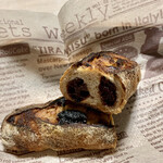 パンやきどころ RIKI - ドライストロベリーとホワイトチョコのバトン ¥300