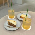 KALM - レモネードソーダ-¥580
            チーズテリーヌ-¥550
            キャロットケーキ-¥450