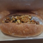 食パン専門店5+ - ラムチーズとクルミ