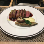 フライヤーズテーブル - お肉は、箸で切れるほどの柔らかさ　ソースも絶妙です